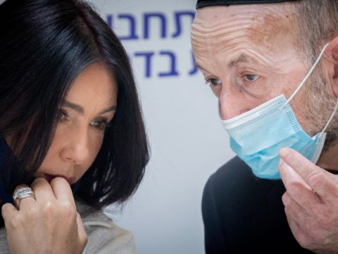 מקלב ורגב [צילום: יונתן זינדל/פלאש 90]