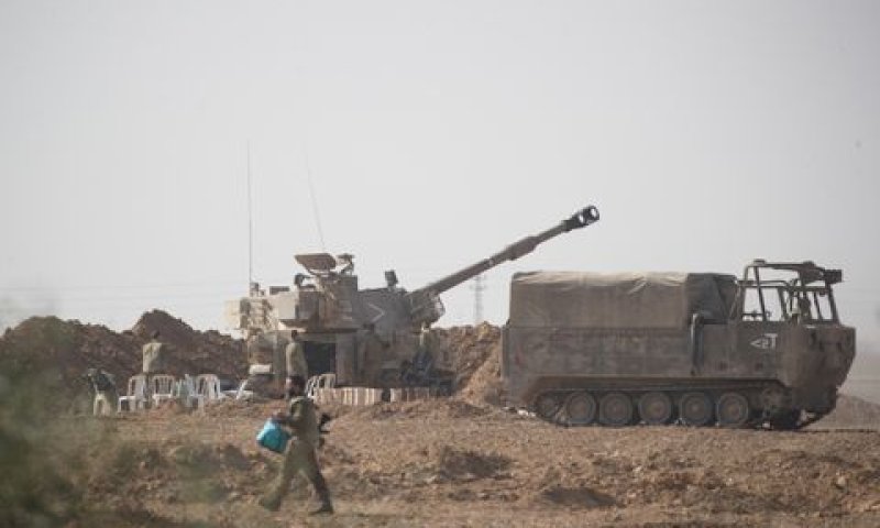סוללת תותחים בגבול רצועת עזה [צילום: יונתן זינדל/פלאש 90]