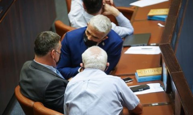 לפיד וסער. המגעים נמשכים [צילום: נועם מושקוביץ/דוברות הכנסת]