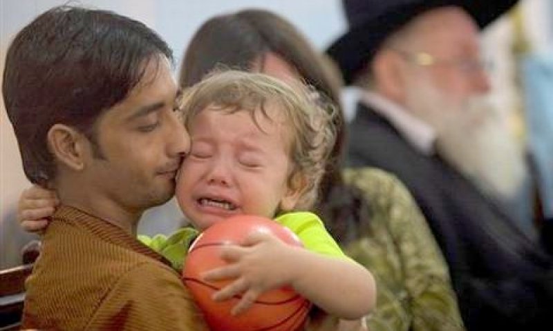 מוישי. "איפה את אמא?" [צילום: AP]