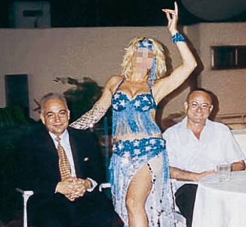 בסיוני, רוני מילוא, ורקדנית הבטן שהוטרדה מינית [צילום: AP]