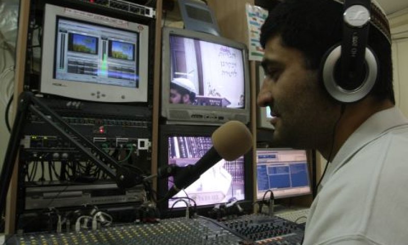 חדר הבקרה של ערוץ מאיר [צילום: נתי שוחט/פלאש 90]