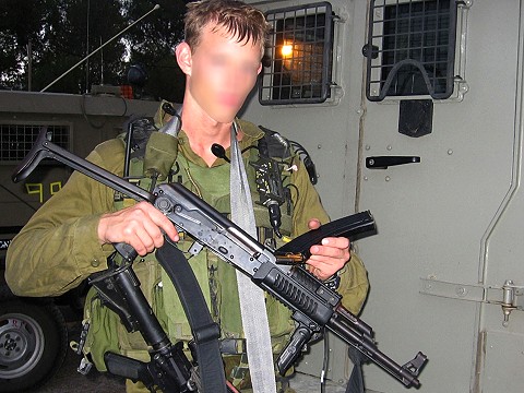 נשקו של אבו ג'אלי שנתפס בידי לוחמי צה"ל [צילום: דובר צה"ל]