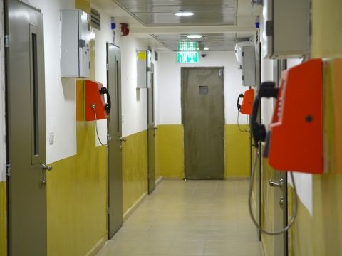 אגף 10 שבו כלוא אולמרט. מעטפה סגורה ומאובטחת [צילום: שב"ס]