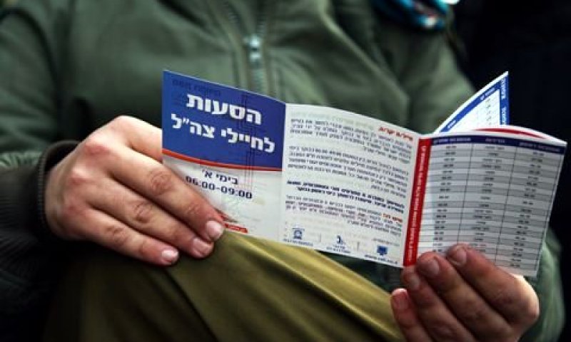 חיילים. פטור מנסיעות בתשלום [צילום: פלאש 90]