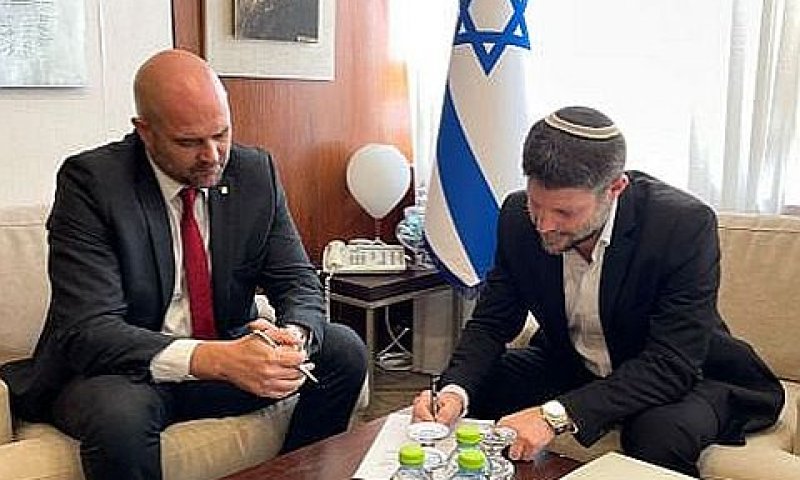 בצלאל מגיש את התפטרותו ליו"ר אוחנה