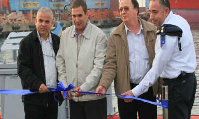 מימין לשמאל: סגן אלוף אילן מינץ- חיל הים, מנכ"ל חברת נמלי ישראל ,שלמה ברימן, האלוף (במיל') יפתח רון טל , יו"ר חברת נמלי ישראל ומנכ"ל חברת נמל אשדוד, שוקי סגיס[צילום: יח"צ]