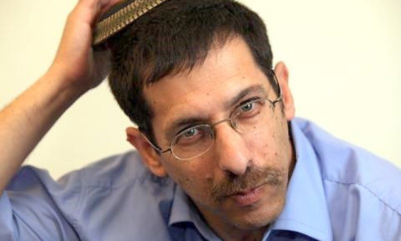 אורבך. מחרים ראיונות בתחנה [צילום: פלאש 90]