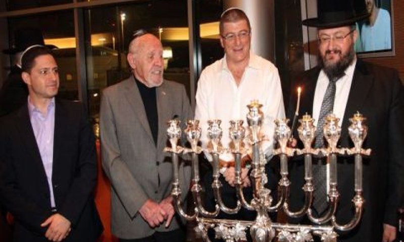 הרב יהודה דרעי, רבה הראשי של באר שבע, אליעזר שקדי, דוד רובינגר ורוביק דנילוביץ' [צילום: סיון פרג']