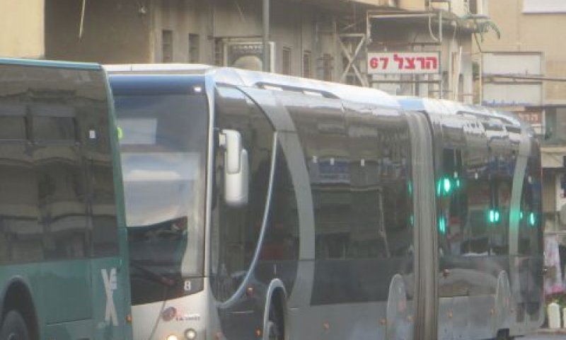 אגד והמטרונית. יפעלו בניגוד לחוק? [צילום: שמואל וולף]