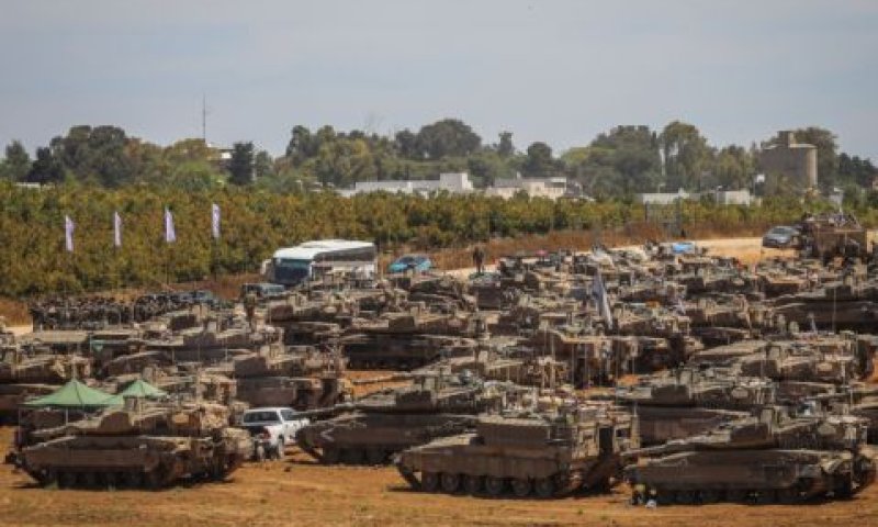 טנקים בגבול רצועת עזה [צילום: ג'מאל עוואד/פלאש 90]