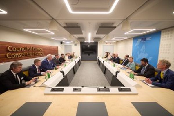 ישיבת נציגי מועצת אירופה, אישור אמנה להקמת בין דין פלילי מיוחד לפשעים במלחמת רוסיה נגד אוקראינה [צילום: לשכת נשיא אוקראינה]