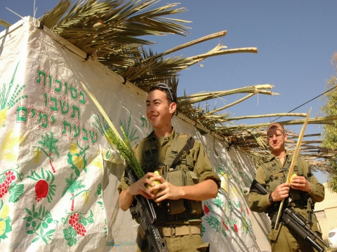 חיילי חטיבת כפיר עם ארבעת המיני בבקעת הירדן [צילום: דו"צ]