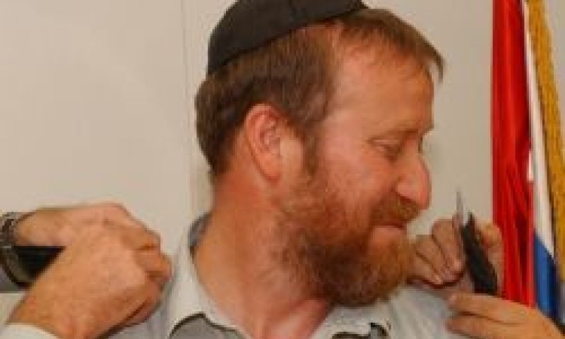 יענוד דרגות אלוף. מנדלבליט [צילום: טליה רוזין, דובר צה"ל]