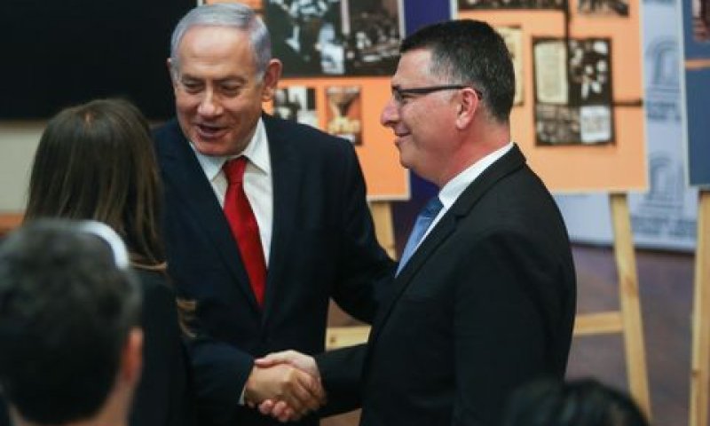 סער עם נתניהו. ביקורת מתוך הליכוד [צילום: יונתן זינדל/פלאש 90]