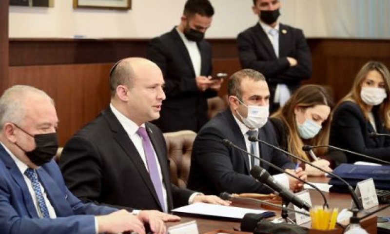 בנט וליברמן בישיבת הממשלה [צילום: מרק ישראל סאלם/פול פלאש 90]
