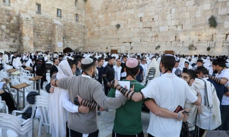 חג הפסח בכותל ללא קהל [צילום: הקרן למורשת הכותל המערבי]