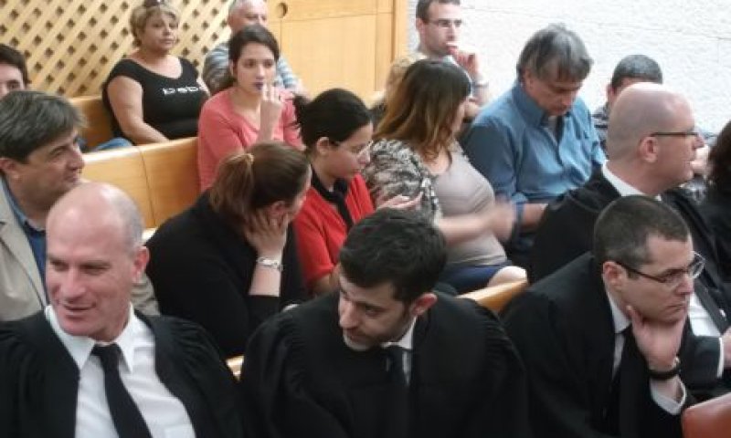 בלכר (מימין) וברטל (משמאל) במשפט הולילנד