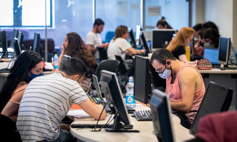 הטבות רק עד גיל 40 [צילום: אוליביה פיטוסי, פלאש 90]