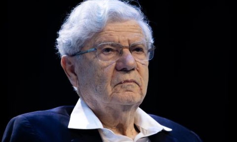 ברק. מפקד צבאי הוא עובד ציבור [צילום: יונתן זינדל, פלאש 90]