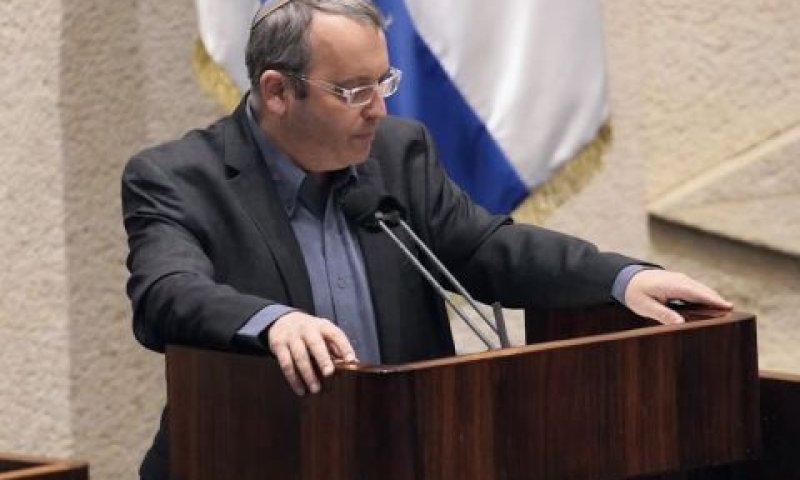 גלעד קריב מציג את החוק [צילום: דני שם-טוב/דוברות הכנסת]