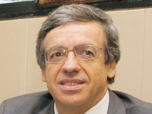 מני מזוז. הורה לבטל