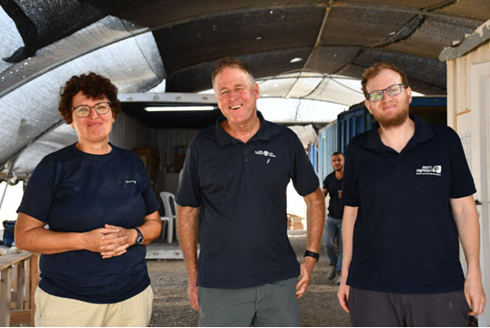 מנהלי החפירה, מימין לשמאל: ד"ר נח דוד מיכאל, אורן שמואלי וד"ר אלנה קוגן-זהבי [צילום: יולי שוורץ, רשות העתיקות]