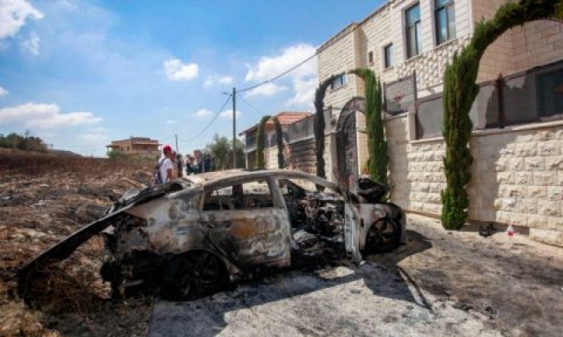 מכונית שהוצתה בכפר ג'ית [צילום: נאסר אשתייה/פלאש 90]