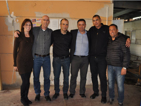 השר להגנת הסביבה ואנשי נגב אקולוגיה [צילום: יח"צ]