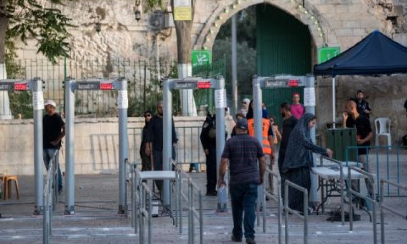 המוסלמים התנגדו למגנומטרים [צילום: יונתן זינדל, פלאש 90]