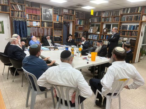 הפגישה בבית הרב דרוקמן [צילום: הציונות הדתית]