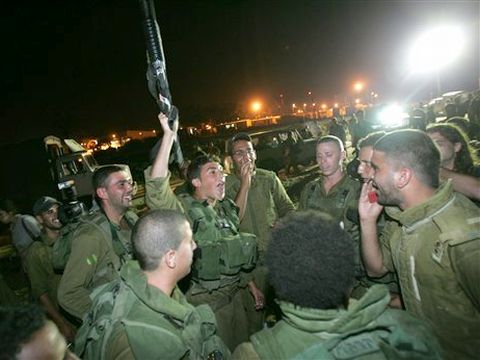 בשעות הערב של יום ג' החליט הדרג המדיני לאשר פעולה צבאית בתחום רצועת עזה. ההחלטה התקבלה בעקבות הערכה שהנתיב הדיפלומטי כשל.
