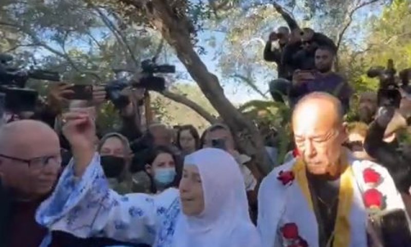 קבלת הפנים למחבל [צילום: הרשתות החברתיות]