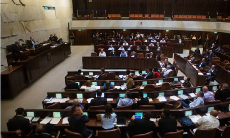 "פלוט נעזר בבכירים נוספים" [צילום: מרים אלסטר/פלאש 90]