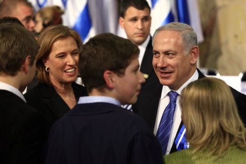 משפחת נתניהו עם ציפי לבני [צילום: פלאש 90]