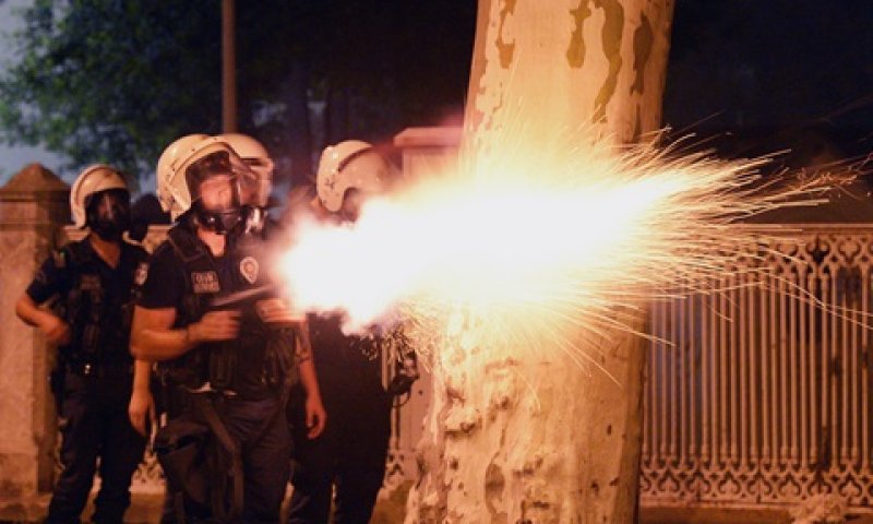 השוטרים הטורקים הפעילו כוח רב [צילום: AP]