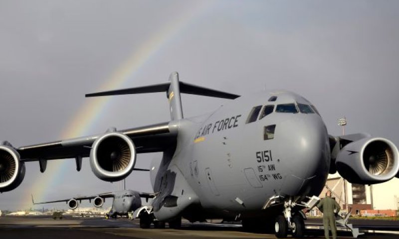 מטיוסי תובלה מסוג C-17 Globemaster III נחתו בלב האוקיינוס ההודי