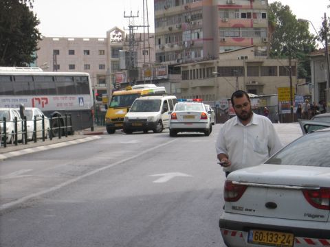 הניידת עושה סיבוב פרסה [צילום: מחלקה ראשונה]