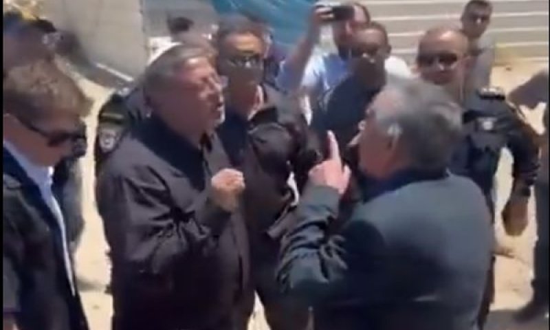 העימות בין ראש העיר לשר לביטחון לאומי [צילום: לפי סעיף 27א' לחוק זכויות יוצרים]