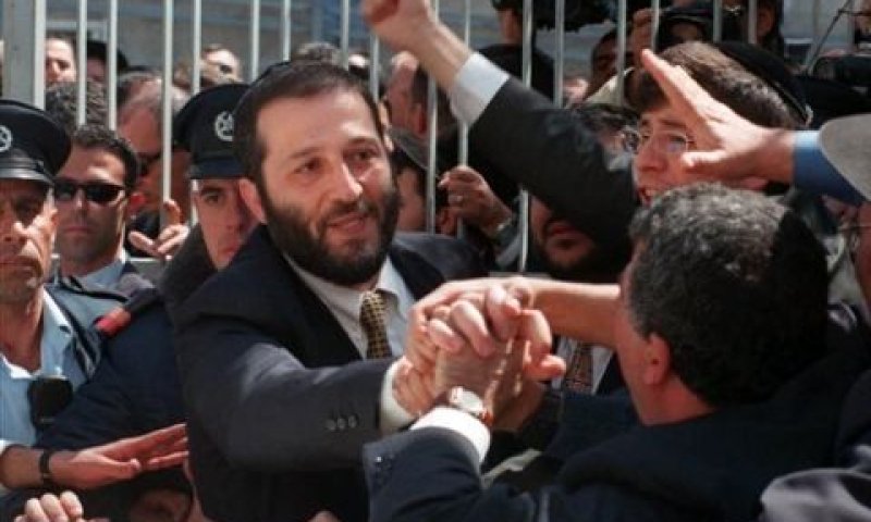 דרעי נכנס לכלא [צילום: AP]