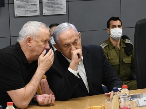 נתניהו וגנץ בדיון בפיקוד הדרום, היום [צילום: עמוס בן גרשום, לע"מ]