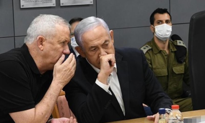 נתניהו וגנץ, היום בפיקוד הדרום [צילום: עמוס בן גרשום, לע"מ]