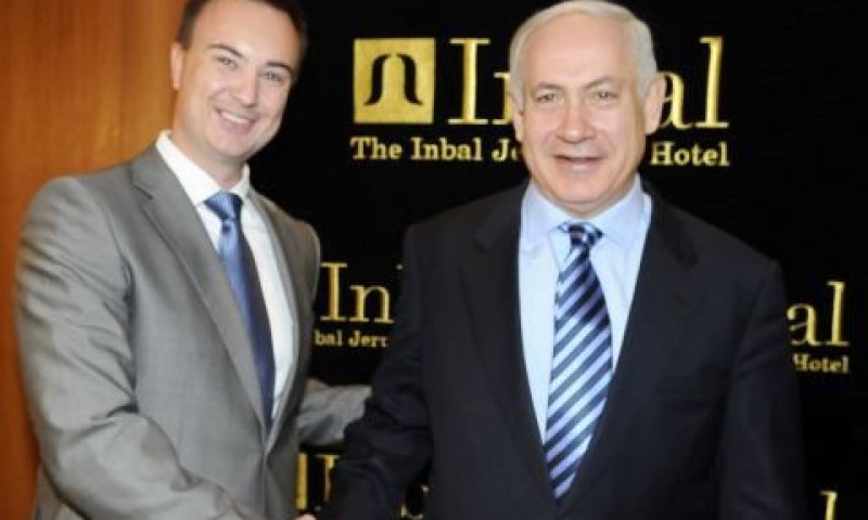 נתניהו וברונו דה סקויטר מנכ"ל מלון ענבל [צילום: מורג ביטן]