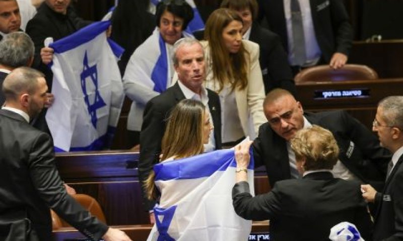 גימיק של ח"כים מש עתיד [צילום: נועם מושקוביץ/דוברות הכנסת]