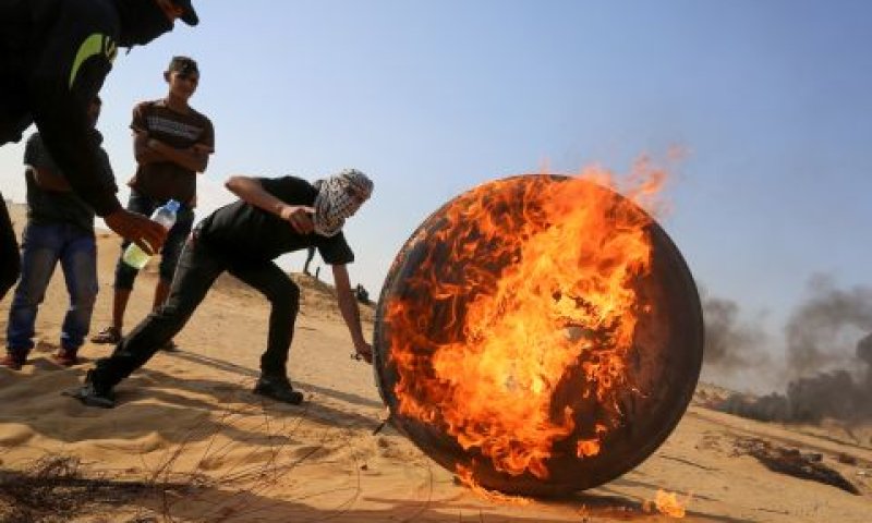 תבערה ליד חאן יונס [צילום: עבד רחים חטיב/פלאש 90]