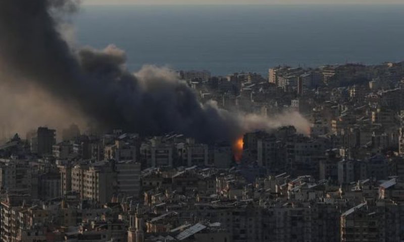 צה"ל תקף בדאחיה [צילום: AP/Hassan Ammar]