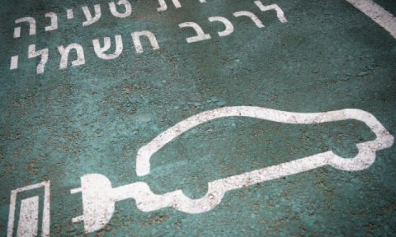 עמדת טעינה לרכב חשמלי [צילום: שריה דיאמנט/פלאש 90]
