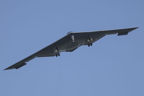 B-2. השמיד סוללות הגנה אוויריות באי [צילום: דייוויד סמית, AP]