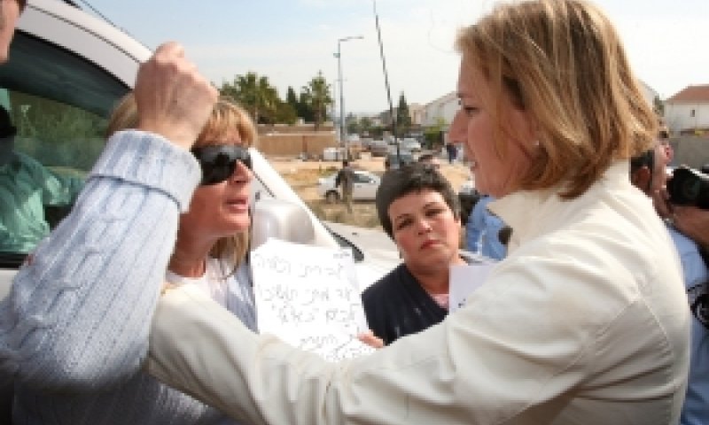 לבני בביקור ישן בשדרות [צילום: פלאש 90]