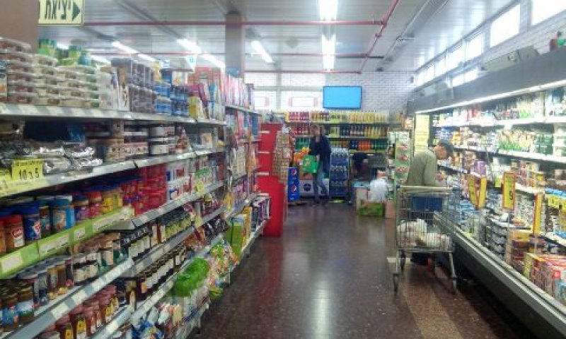 המוצרים נותרו יקרים [צילום: איתמר לוין]